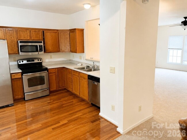 Building Photo - 913 Tiger Ln