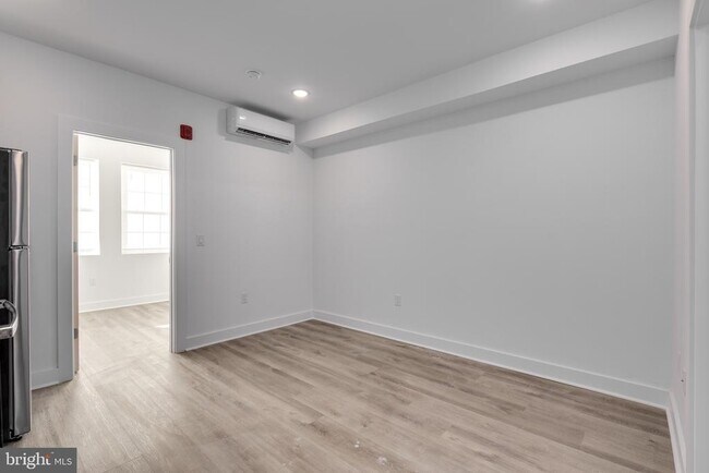 Building Photo - 715 W Cumberland St