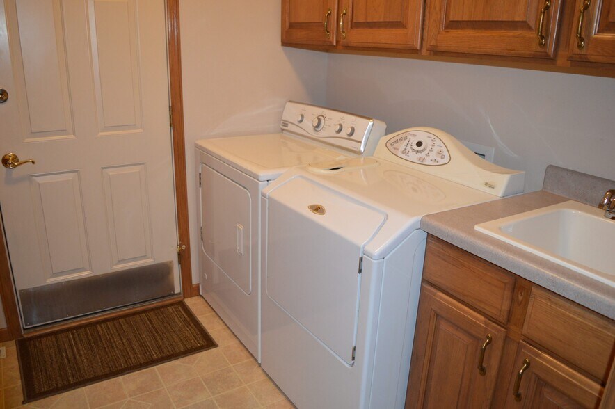 Building Photo - 7541 Red Fox Trl