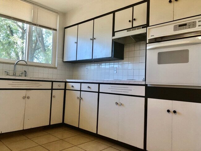 Building Photo - Stunning Duplex in Greeley