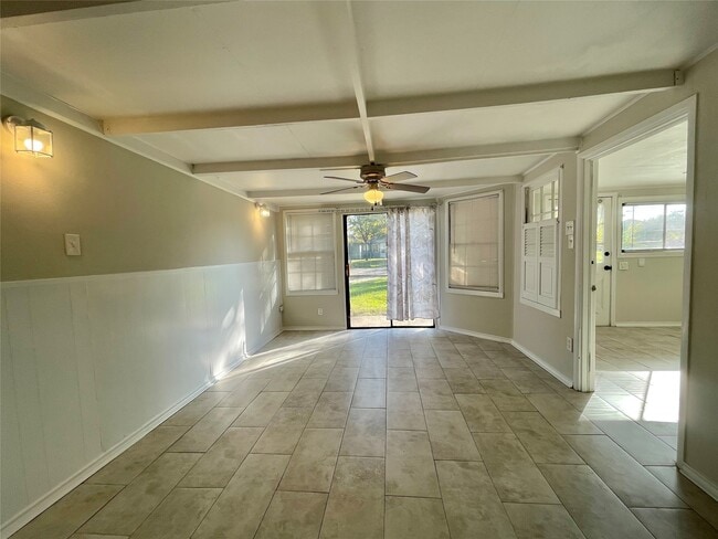 Building Photo - 1112 Southampton Dr