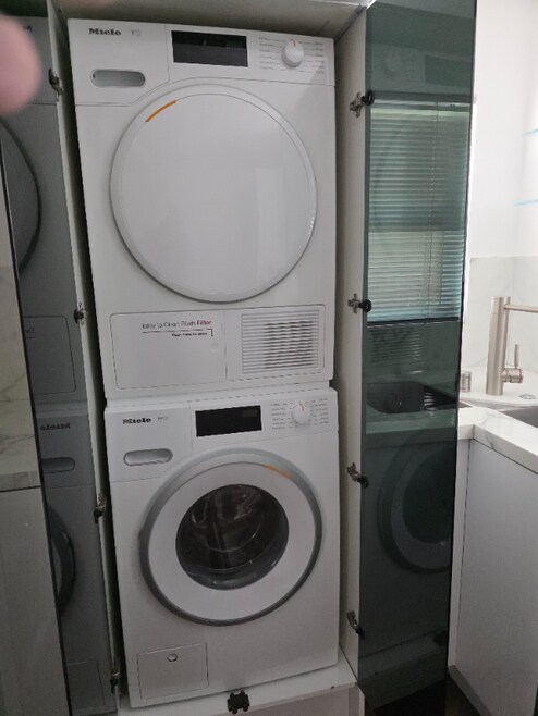 Building Photo - 3004 Kelton Ave