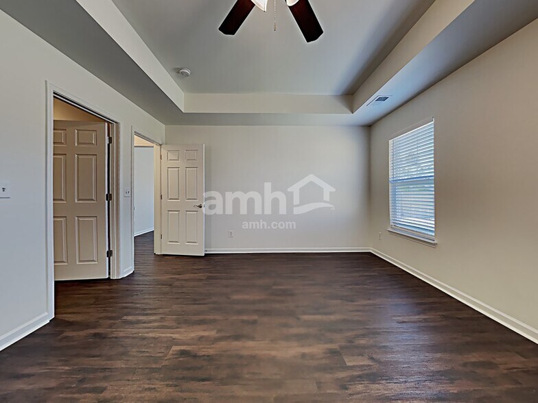 Building Photo - 129 Charlesfort Way