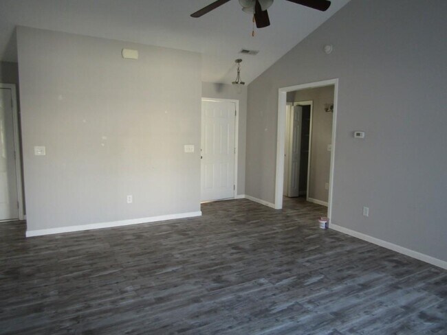 Building Photo - 151 Heath Dr