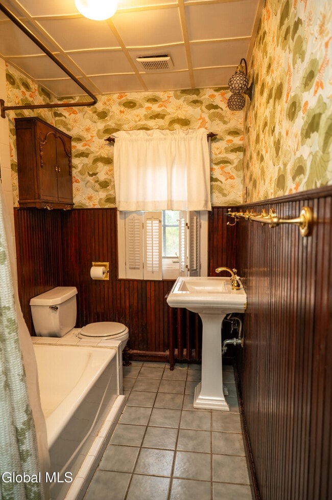 Building Photo - 1347 Union St