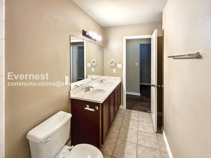 Building Photo - 1208 Willowbrook Dr