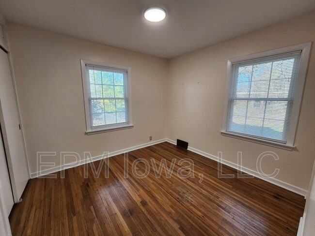 Building Photo - 137 Pauline Pl