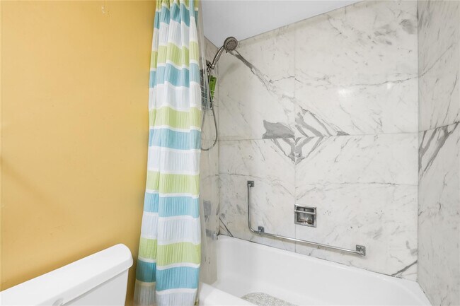 Building Photo - 3700 Galt Ocean Dr