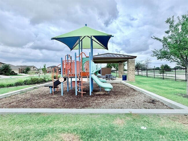 Building Photo - 1009 Cushing Dr