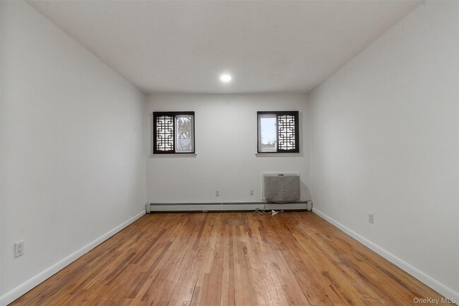 Building Photo - 6 Regina Pl