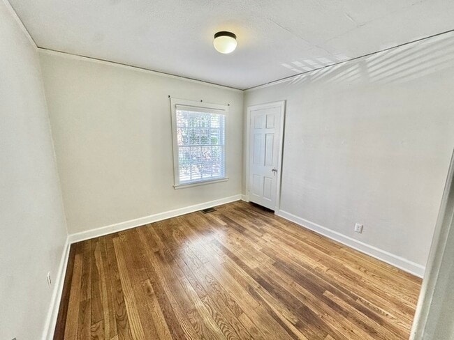 Building Photo - 163 S Fenwick Rd