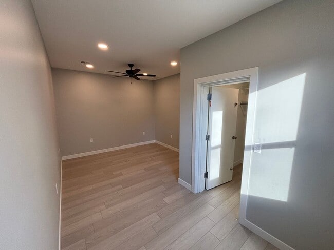 Building Photo - Stunning New Build in Central Manhattan! Available NOW!