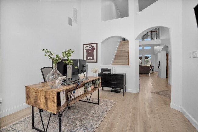 Building Photo - 3006 E Lake Falls Cir