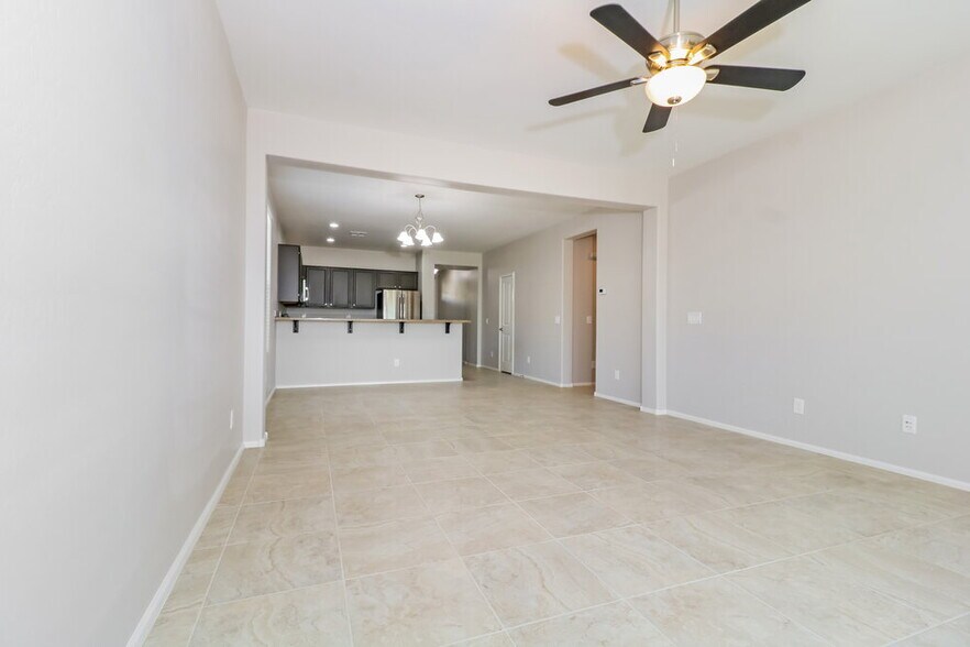 Building Photo - 10425 W Pima St