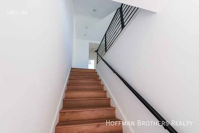 Building Photo - 4507 1/4 W 18th St