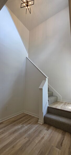 Building Photo - 615 S 13th St