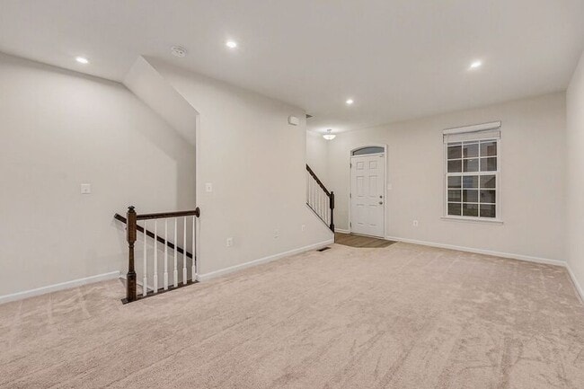 Building Photo - 2042 Track Cir