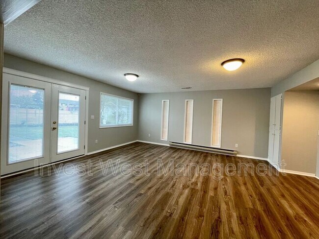 Building Photo - 6224 NW Dogwood Dr