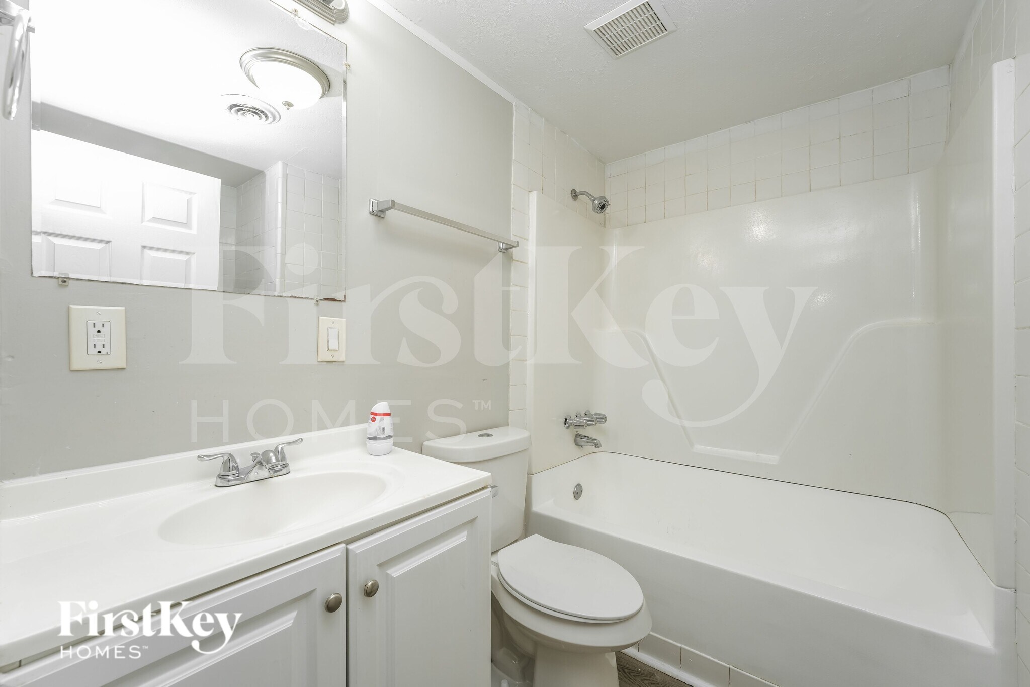 Building Photo - 1038 Adrian Cir SW