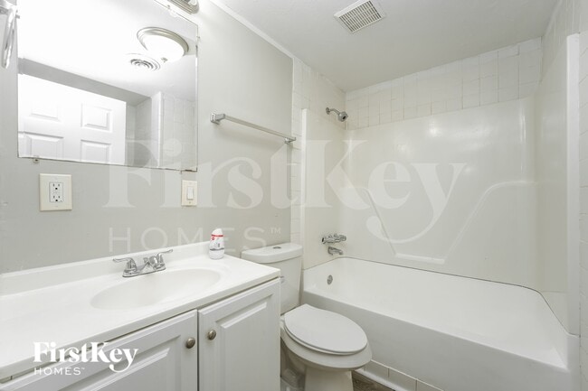 Building Photo - 1038 Adrian Cir SW