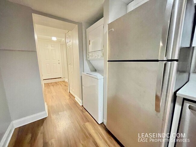 Building Photo - 2404 10th St NE