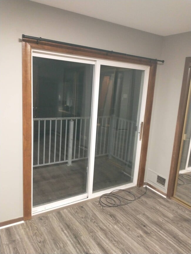 Building Photo - 485 Meadow Green Ln