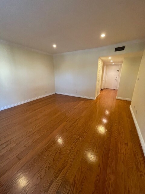 Building Photo - 451 S Barrington Ave