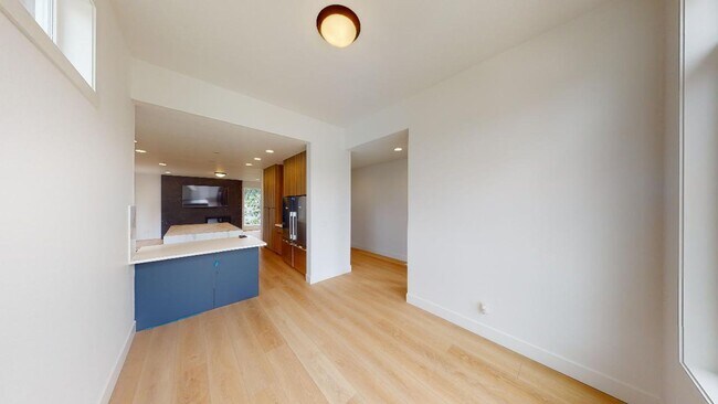 Building Photo - *Contemporary Home, Stylish Luxury, Centra...
