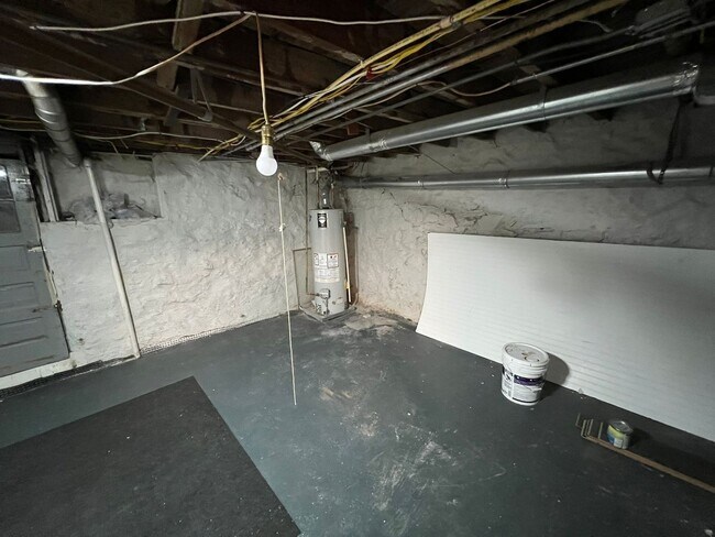 Building Photo - Charming 3 bedroom, 1 bathroom home locate...