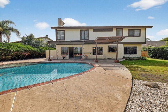 Building Photo - 5BR; 3BA Pool Home with Stunning Views in ...