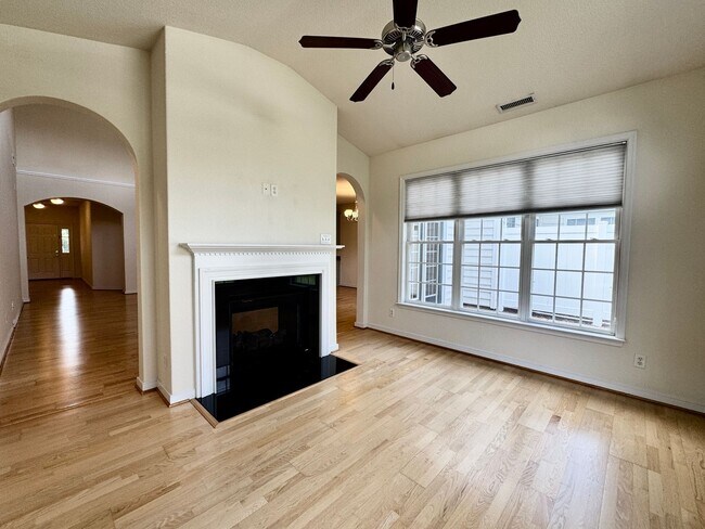 Building Photo - 3-Bedoom 1-Story Condo In Eagle Pointe! St...