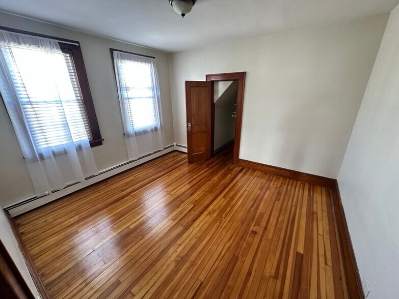 Building Photo - 259 Clover St