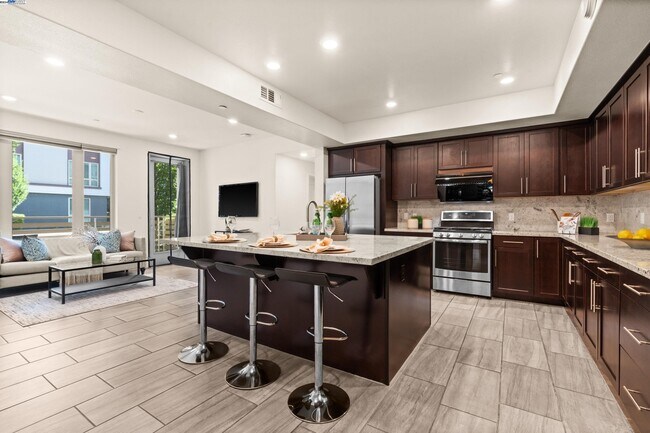 Building Photo - 1655 Delano St