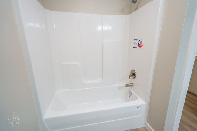 Building Photo - 3-Bedroom Townhome with Garage & Private Y...