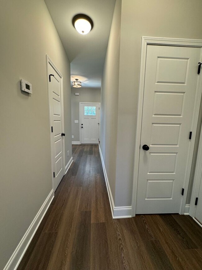 Building Photo - NEWER 4/2.5 House in Armuchee-$2,195