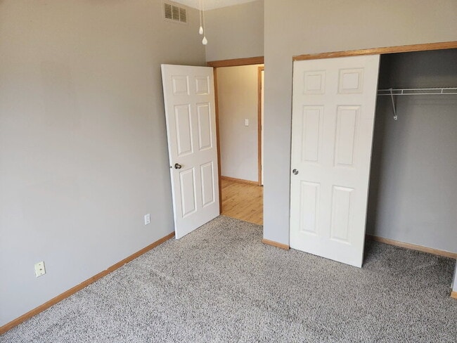 Building Photo - 1320 SE Florence Dr