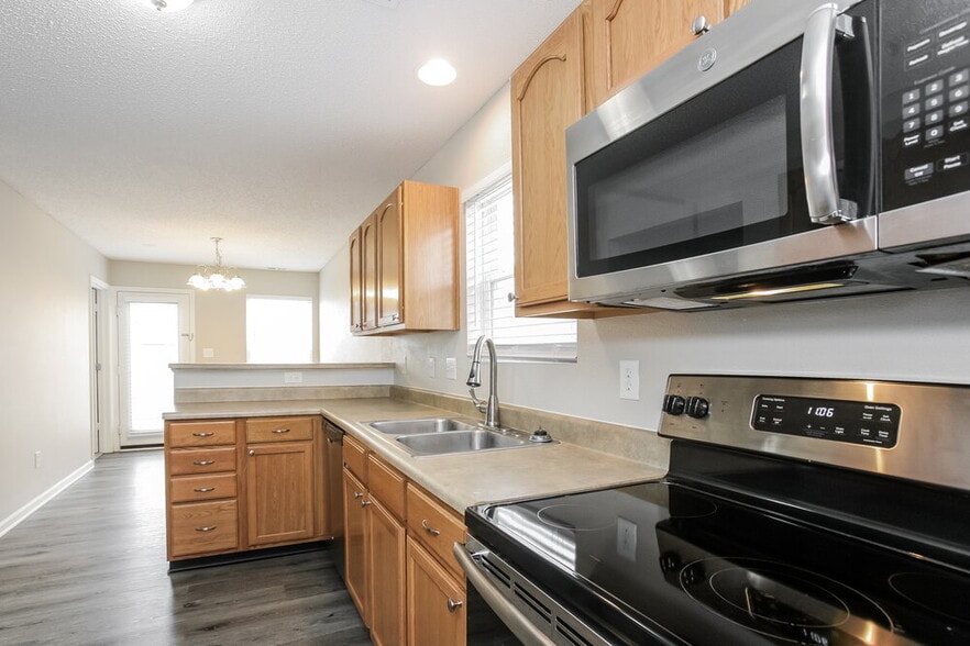 Building Photo - 5558 Wild Horse Dr