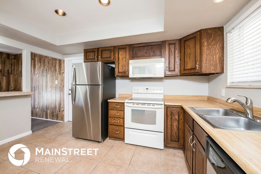 Building Photo - 10708 Varese Ln