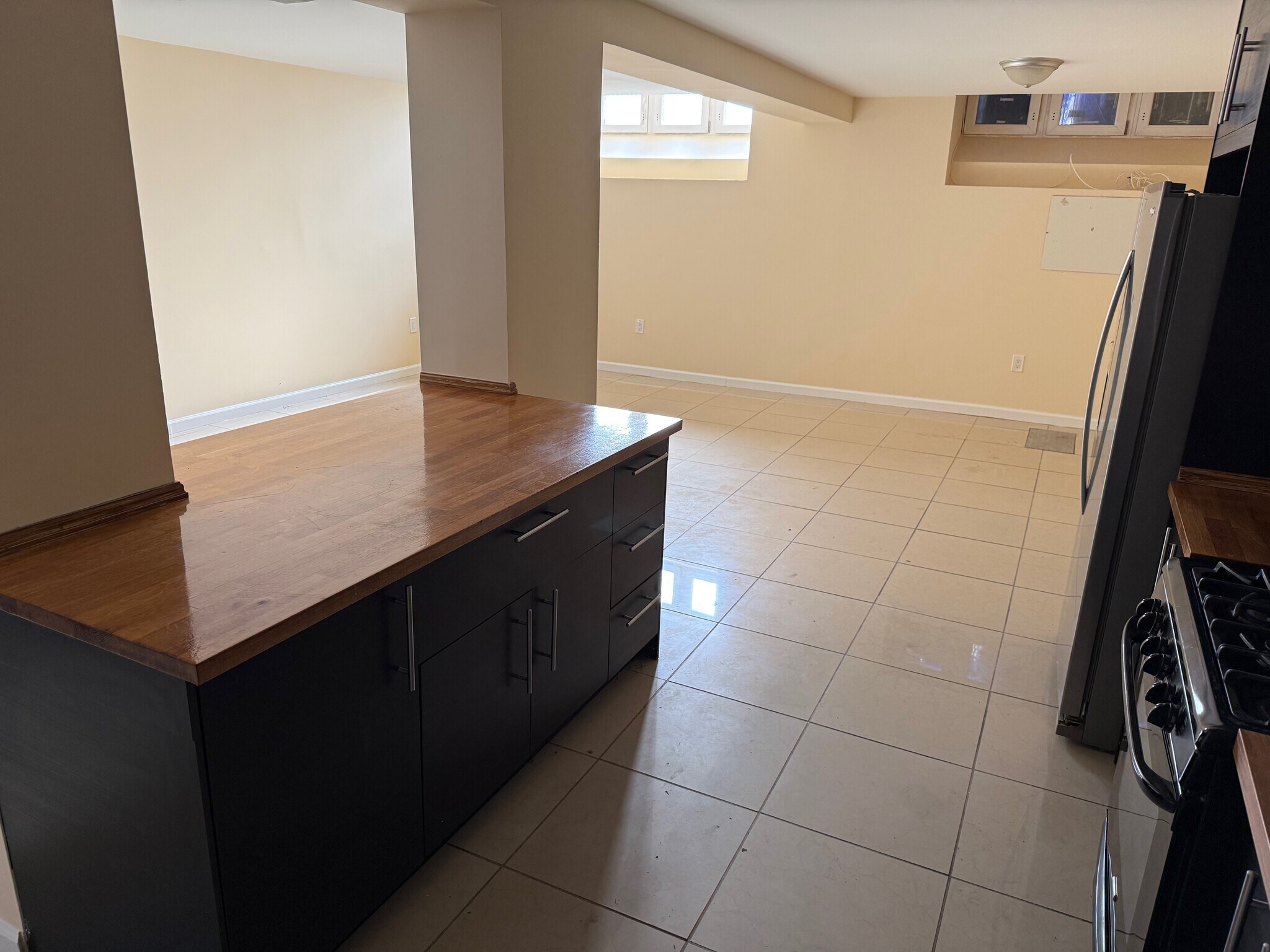 Building Photo - 183 Thorne St