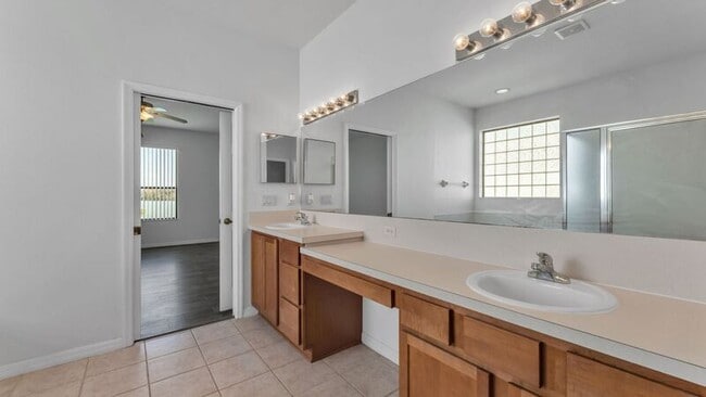 Building Photo - 3360 Fiddle Leaf Way