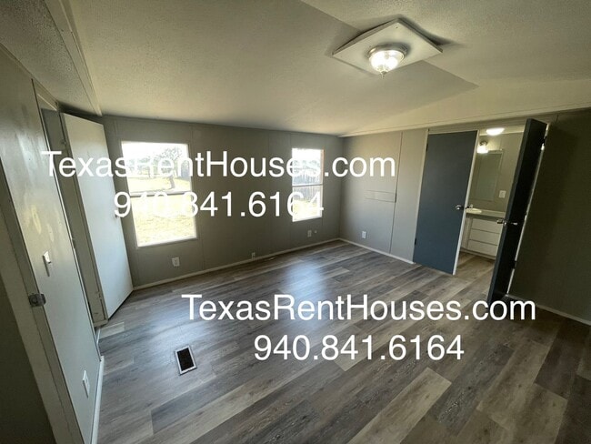 Building Photo - Charming 3-Bedroom Home on 5 Acres – Peace...