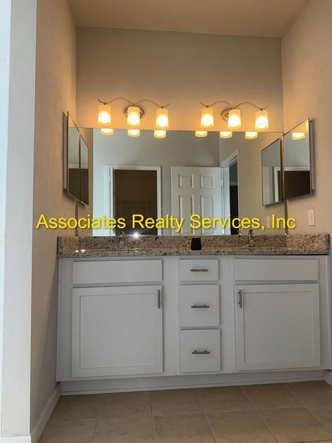 Building Photo - Spacious 4-Bedroom Home with Office in Portofino!  LOOK!