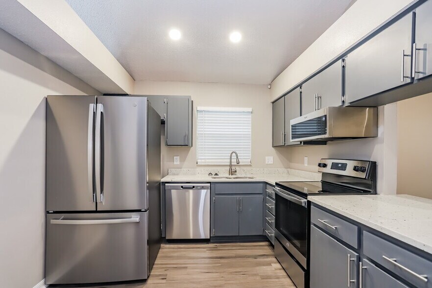 Building Photo - 12832 Dunhill Dr