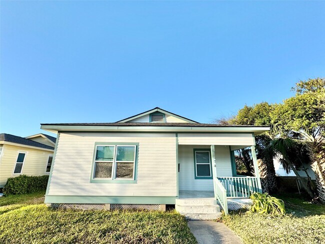 Building Photo - 3714 Avenue S 1/2