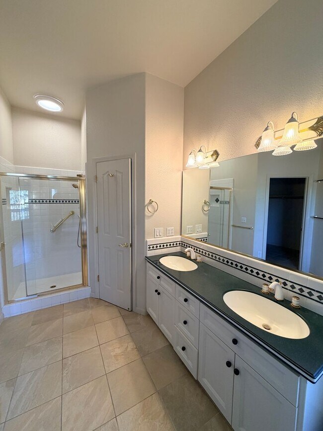 Building Photo - Beautiful Lakefront Home in the Vineyard! 55+ community