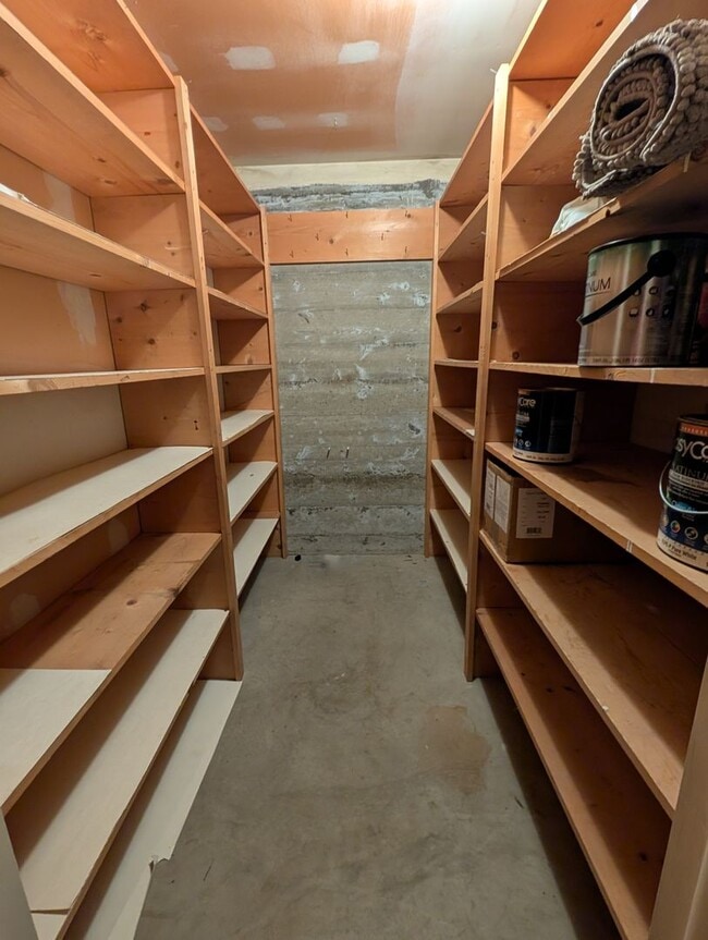 Building Photo - Spacious 3 Bedroom Normal Hill House with Large Garage