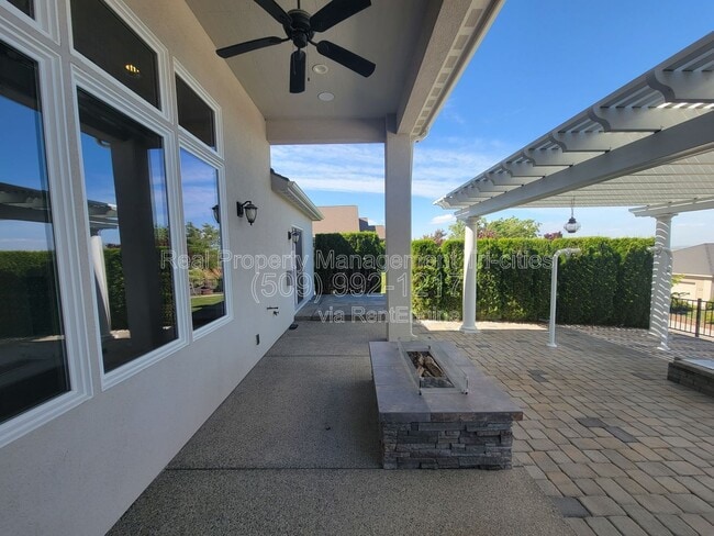 Building Photo - 1644 Naples Ln