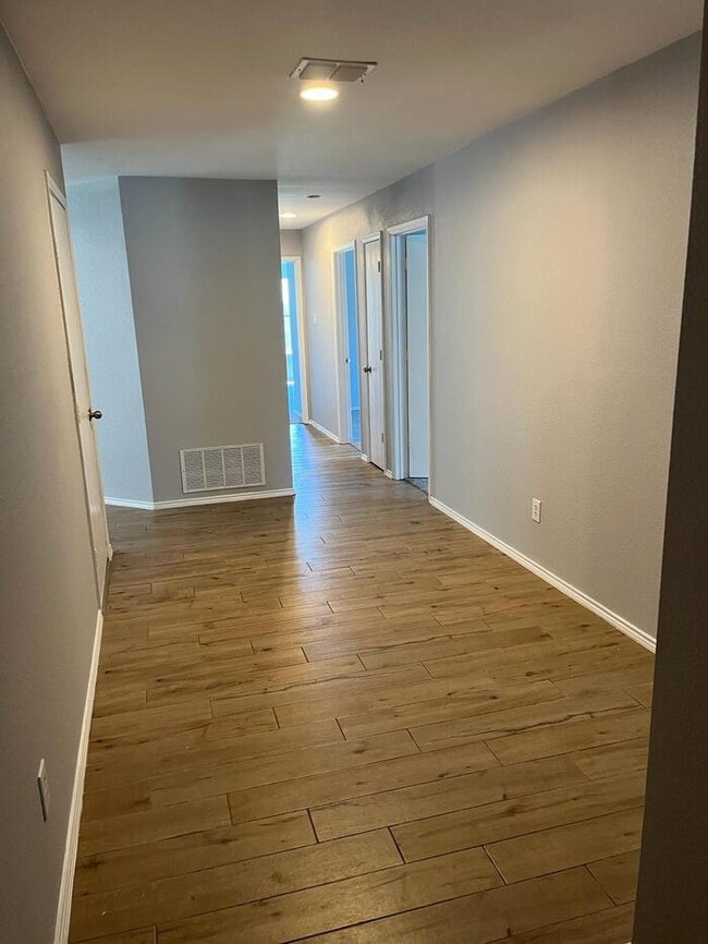 Building Photo - 4 Bedroom 2 Bathroom home (Contact 817-681-5290)