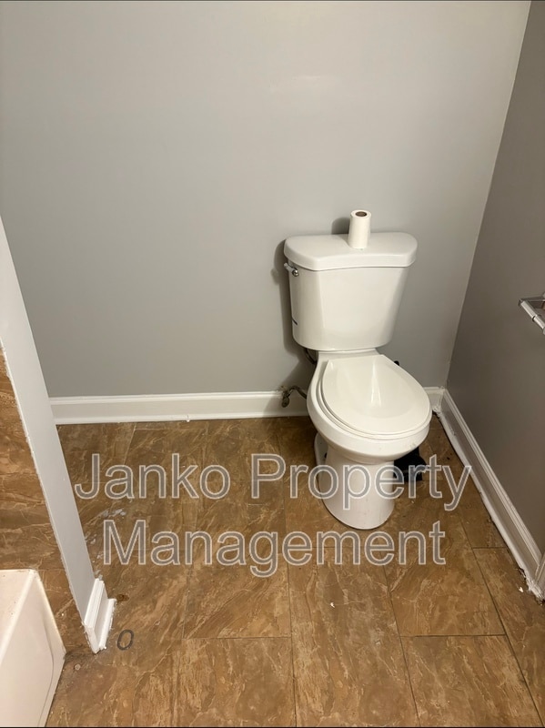 Building Photo - 7249 S Ridgeland Ave