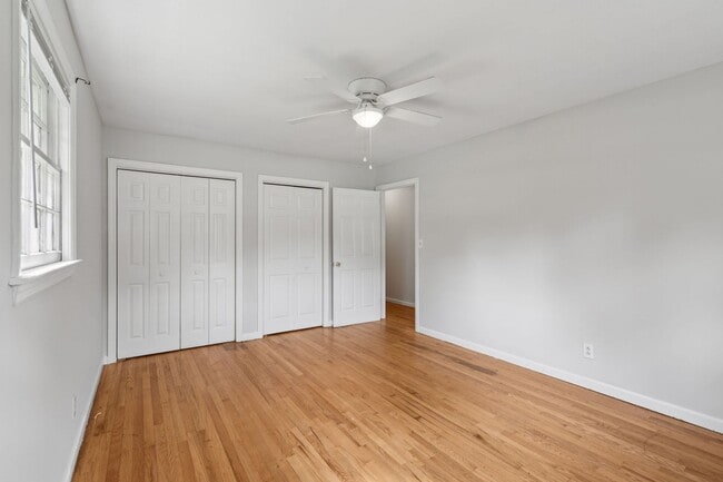 Building Photo - Spacious Single Family Home with Fenced Yard
